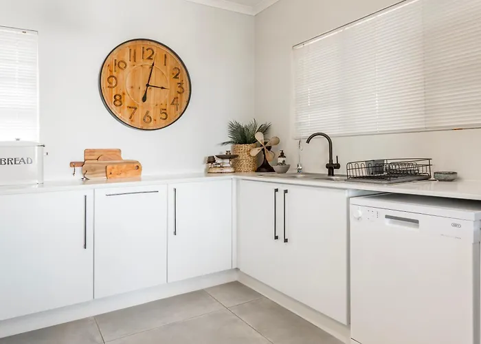 Sea La Vie- Trendy Apt With Solar Power & Sea Views