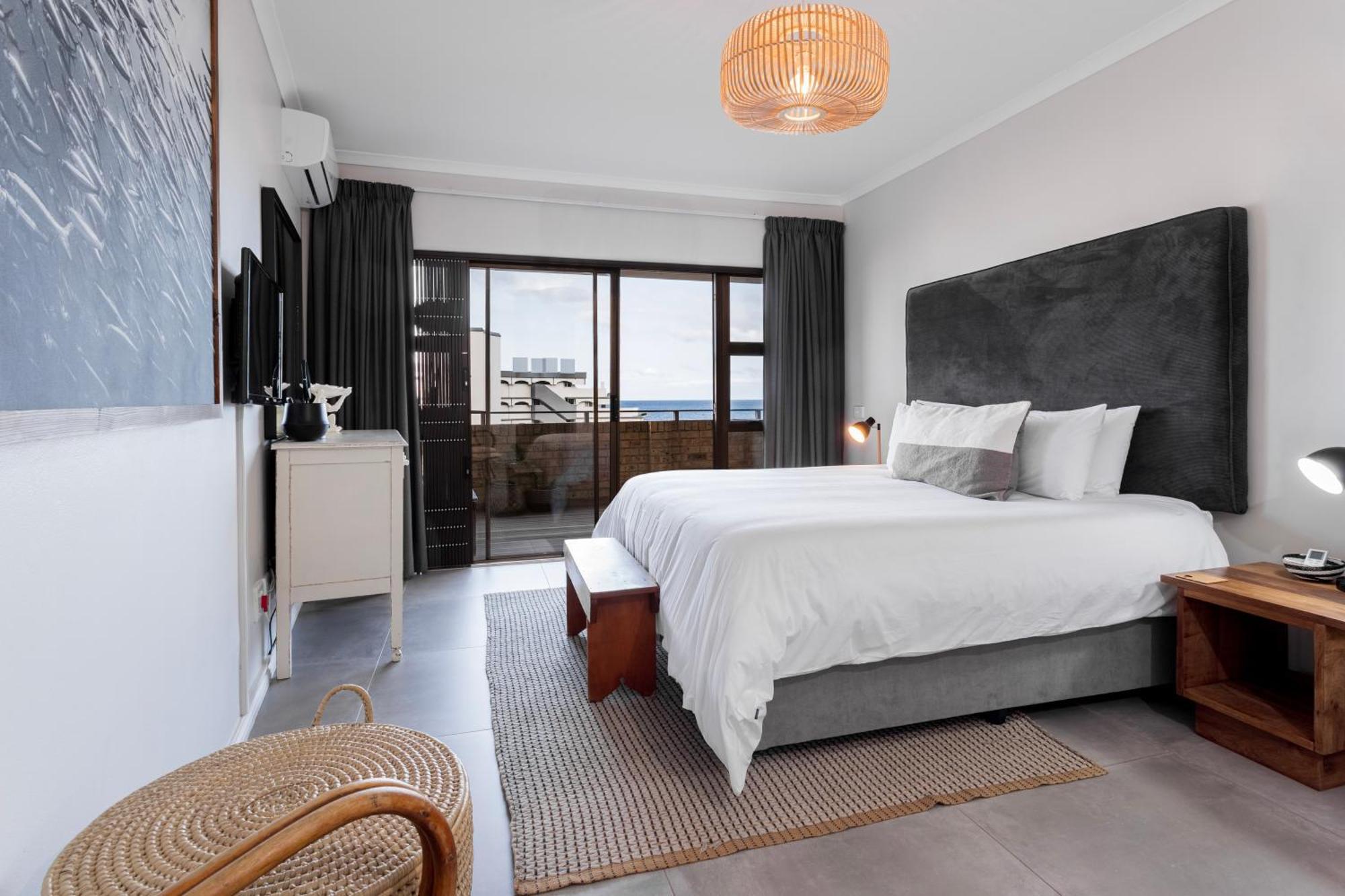 Sea La Vie- Trendy With Solar Power & Sea Views * Ballito