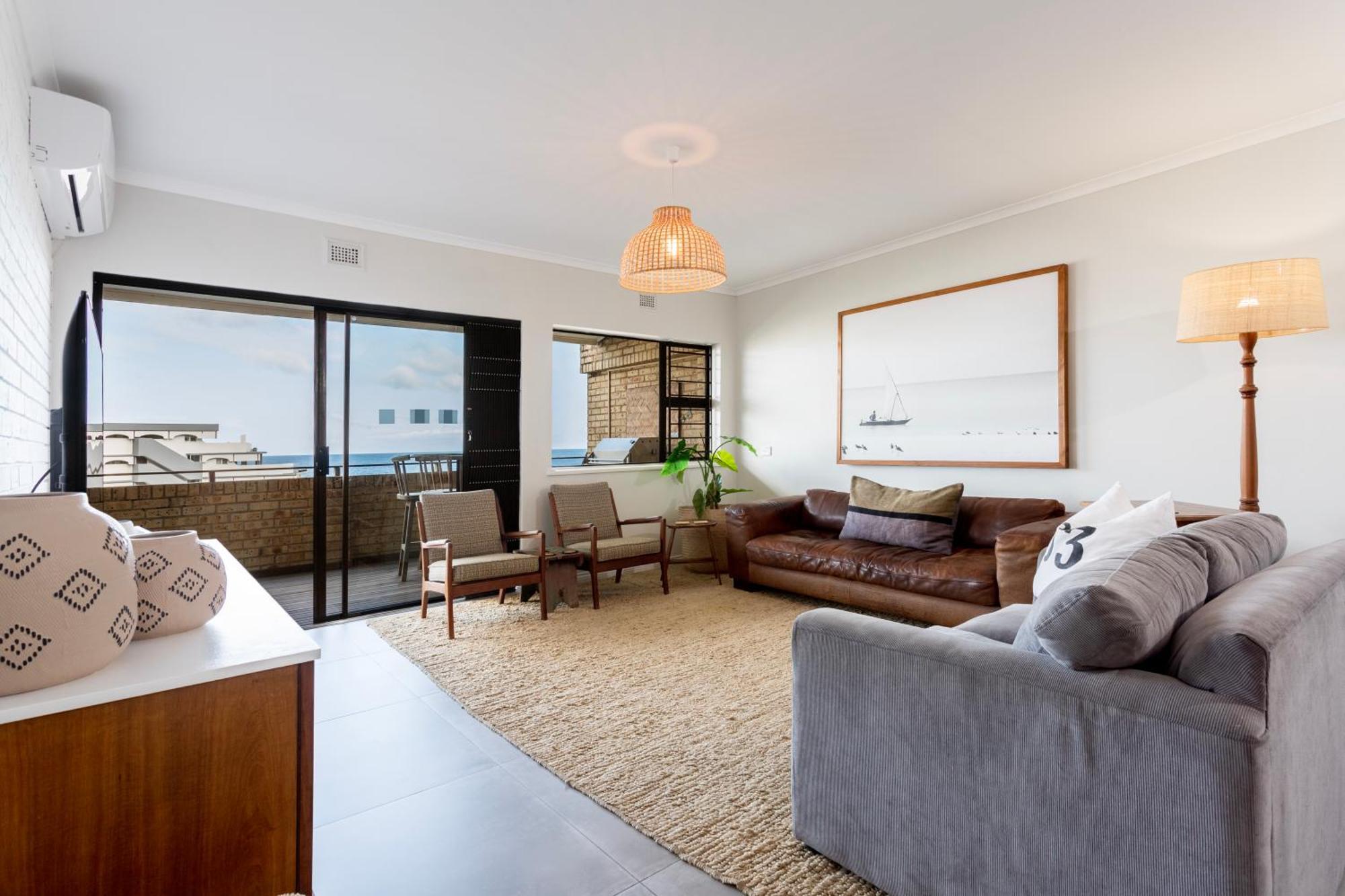 Sea La Vie- Trendy With Solar Power & Sea Views * Ballito