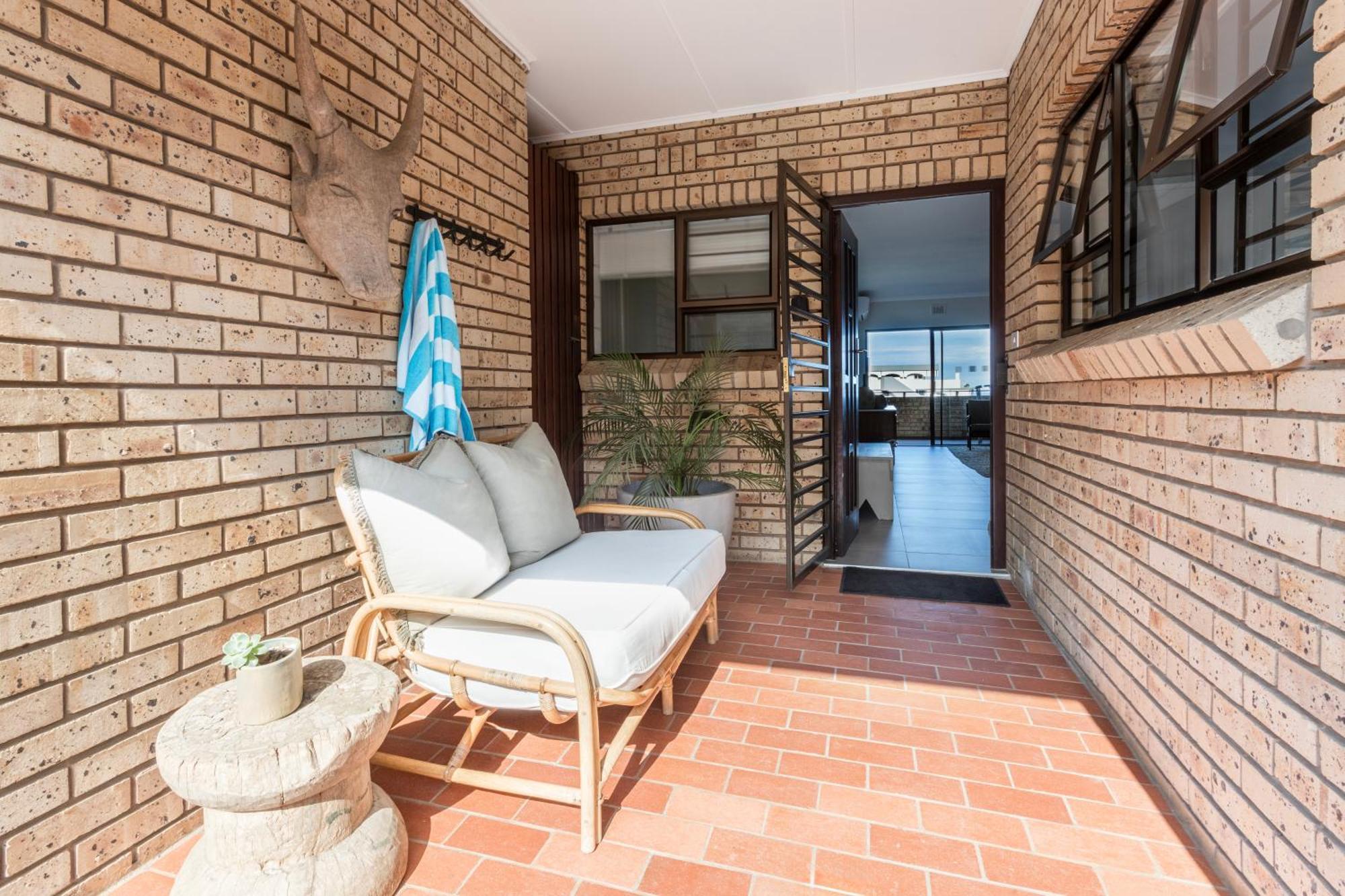 Sea La Vie- Trendy With Solar Power & Sea Views *